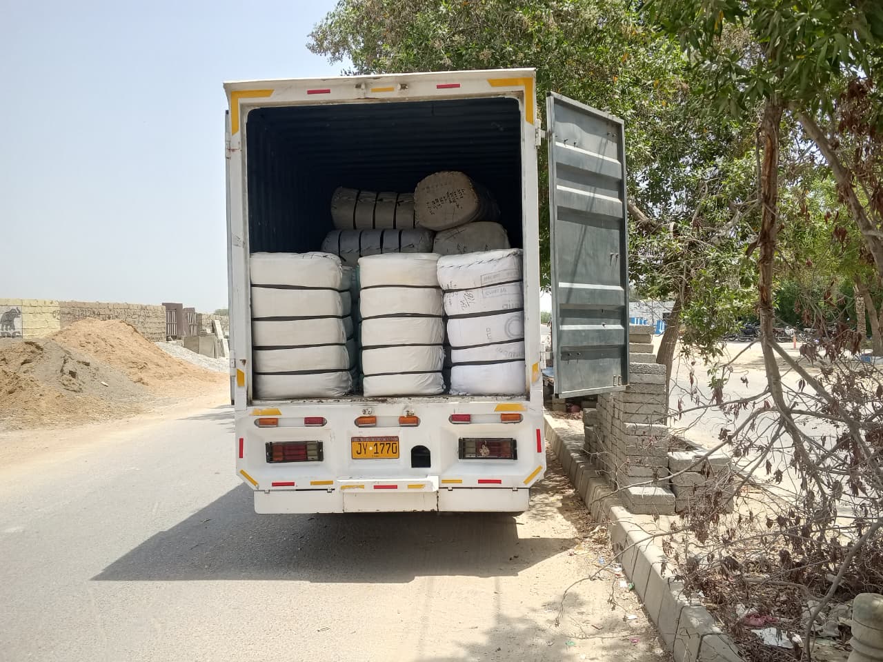 17 FT Goods Transport Truck